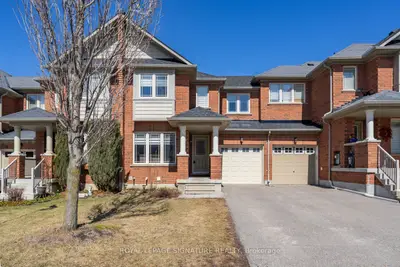Att/Row/Townhouse in Richmond Hill