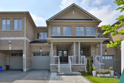 Att/Row/Townhouse in Whitchurch-Stouffville