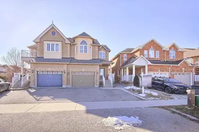 Semi-Detached in Richmond Hill
