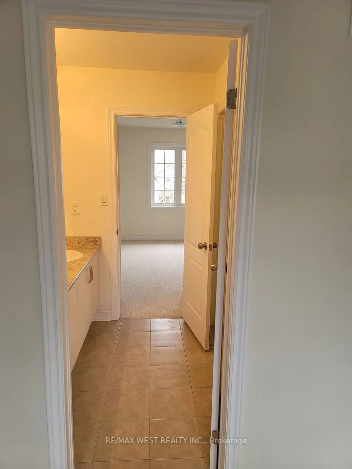 959 Ernest Cousins Circle, Newmarket, On L3x 0b7