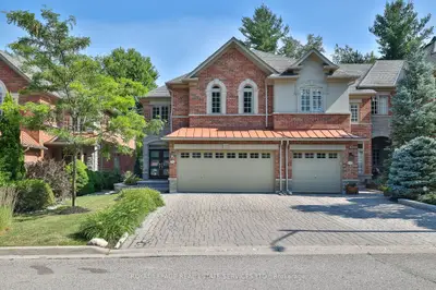 Att/Row/Townhouse in Richmond Hill