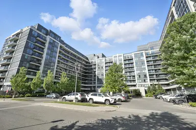 Condo Apartment in Richmond Hill