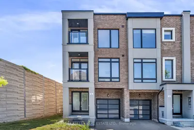 Att/Row/Townhouse in Vaughan