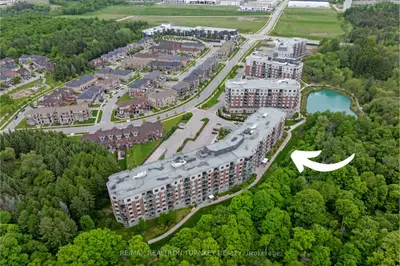 Leasehold Condo in Aurora