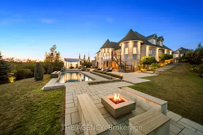 Detached in King