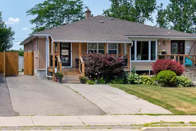 Semi-Detached in Newmarket