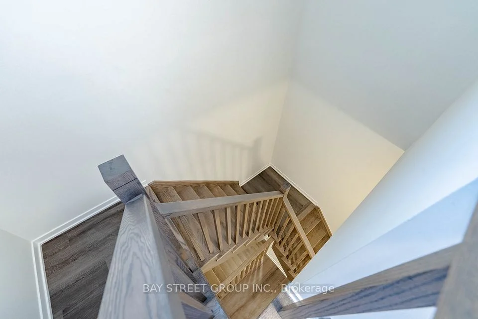 31 Almond Blossom Mews Th 152, Vaughan, On L4k 0n7