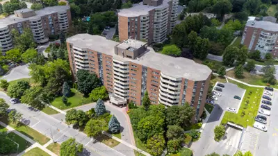 Condo Apartment in Richmond Hill