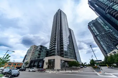 Condo Apartment in Vaughan