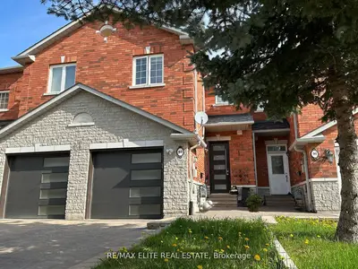 Att/Row/Townhouse in Richmond Hill