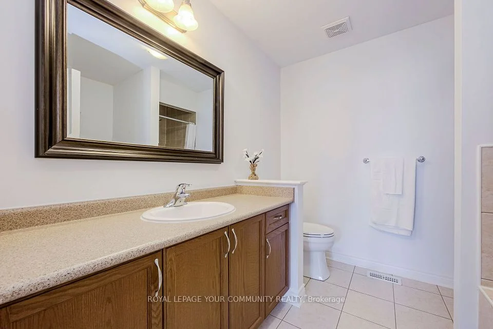 34 Meadowhawk Trail, Bradford West Gwillimbury, ON L3Z 0E6