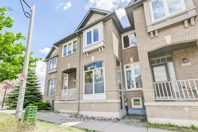 Att/Row/Townhouse in Markham