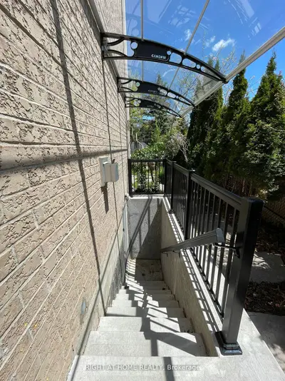 Lower Level in Richmond Hill