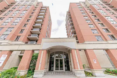 Condo Apartment in Richmond Hill
