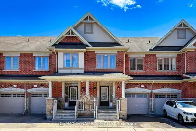 Att/Row/Townhouse in Richmond Hill