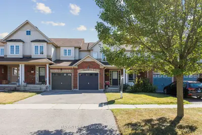 Att/Row/Townhouse in East Gwillimbury
