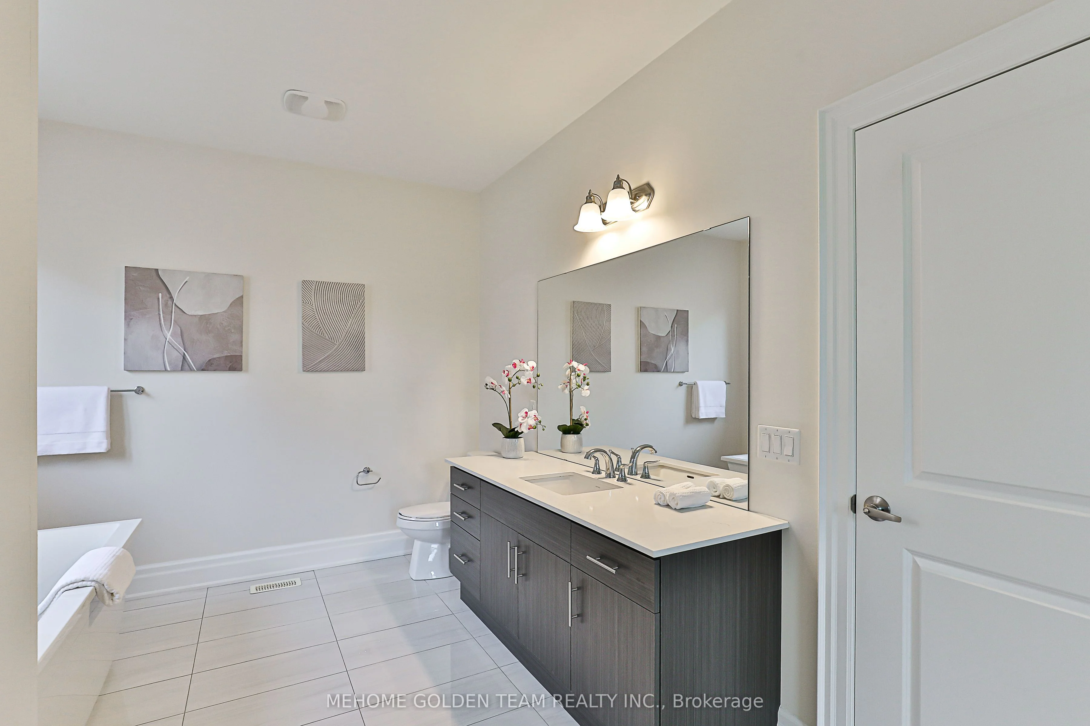 35 Shining Willow Court, Richmond Hill, ON L4C 5N6