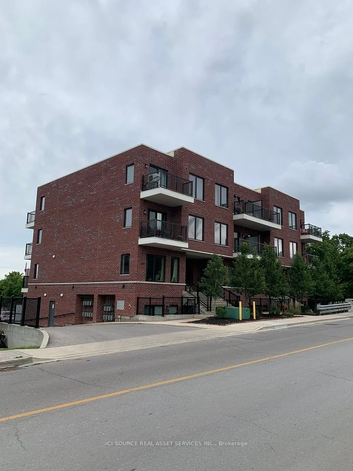 487 Queen Street 305, Newmarket, ON L3Y 2H3