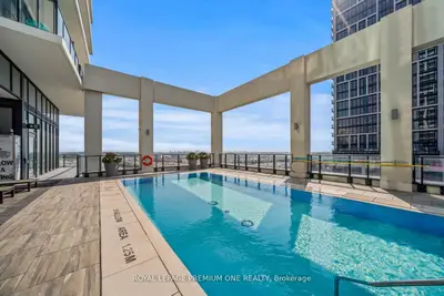Condo Apartment in Vaughan