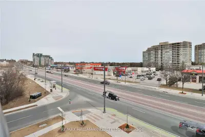 Condo Apartment in Richmond Hill