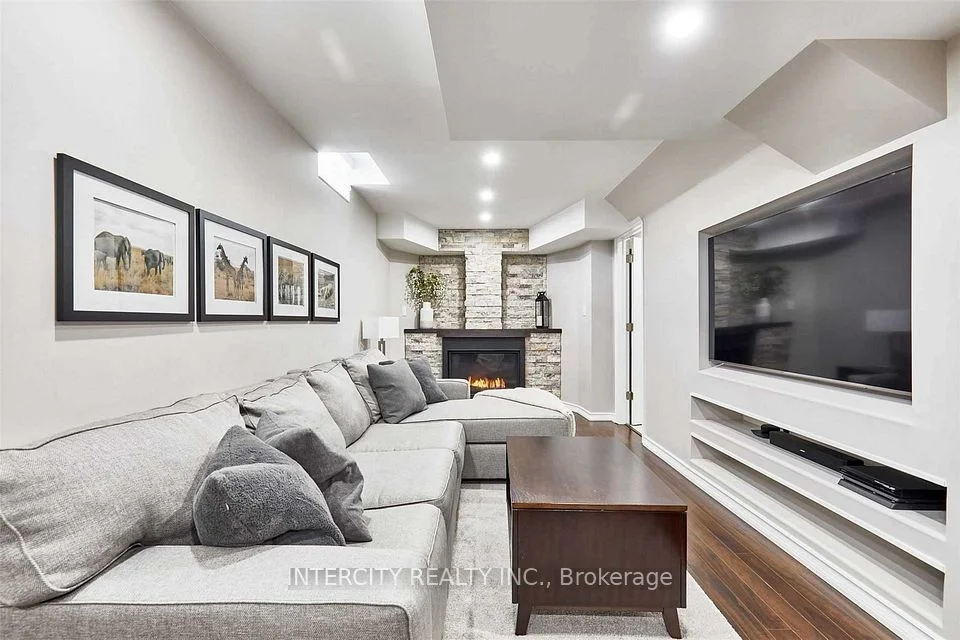31 Win Timbers Crescent, Whitchurch-Stouffville, ON L4A 0Y9