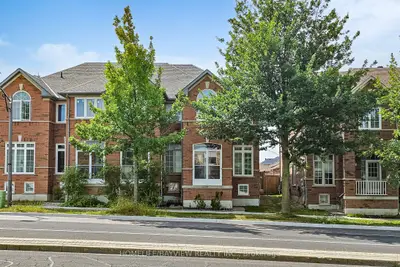Att/Row/Townhouse in Markham