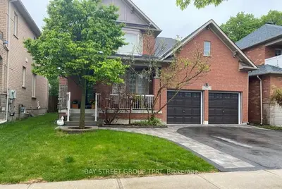 Detached in Richmond Hill
