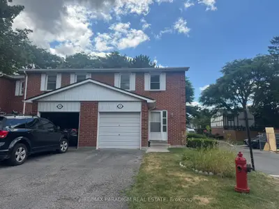 Condo Townhouse in Markham