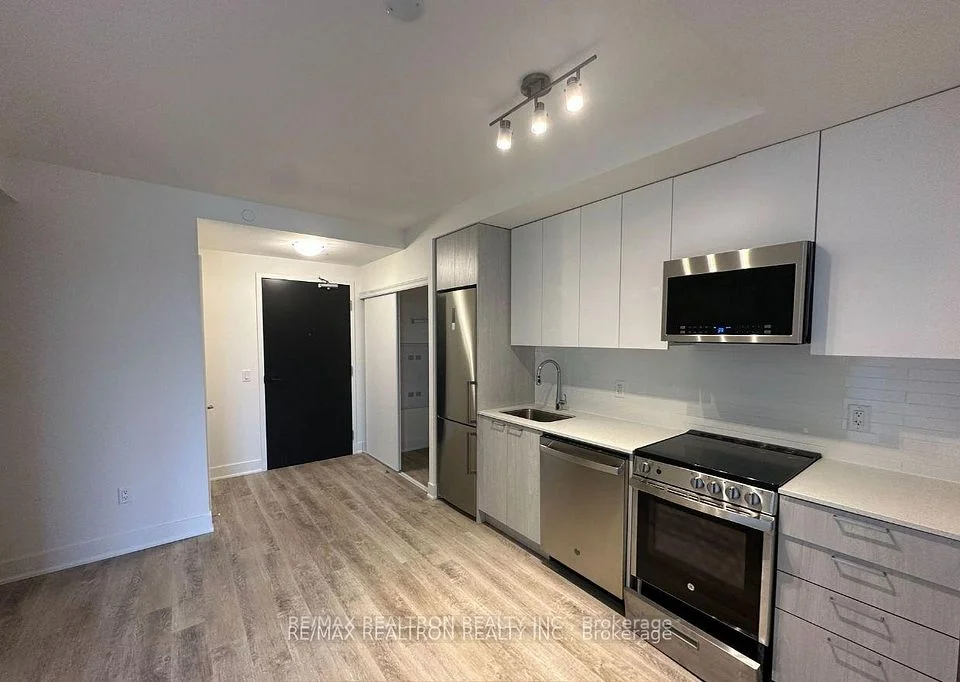 185 Deerfield Road 414, Newmarket, On L3y 0g7