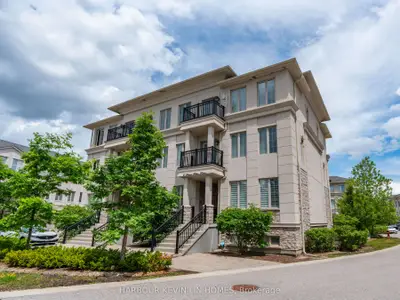 Att/Row/Townhouse in Richmond Hill