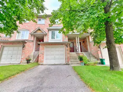 Condo Townhouse in Markham