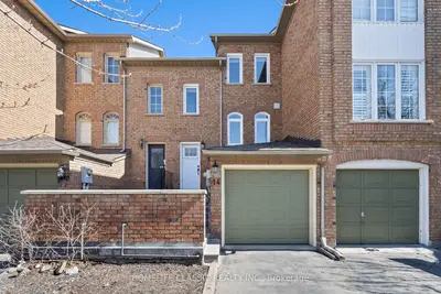 Condo Townhouse in Vaughan