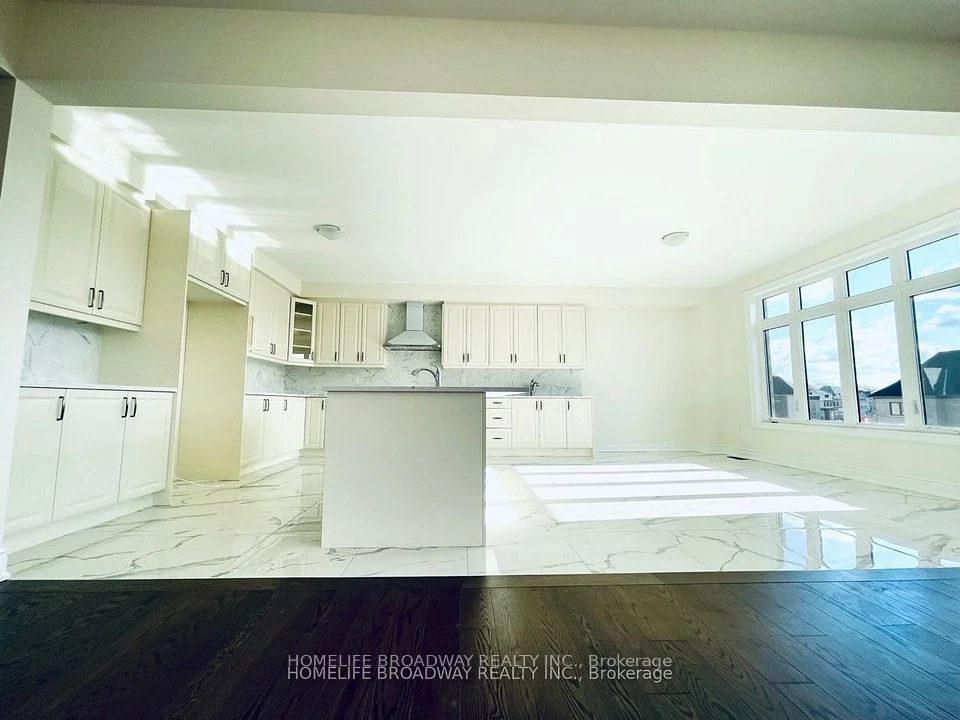 199 Thompson Drive, East Gwillimbury, ON L9N 1E2