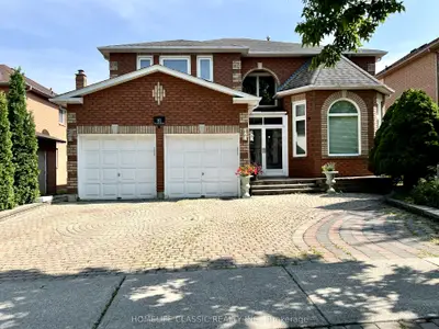Detached in Richmond Hill
