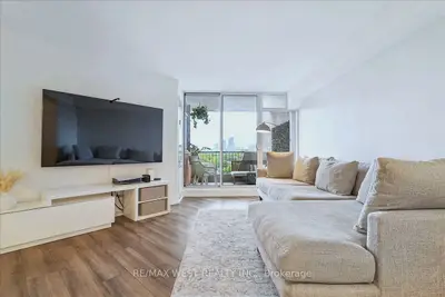 Condo Apartment in Markham