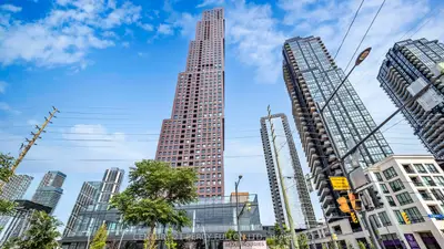 Condo Apartment in Vaughan
