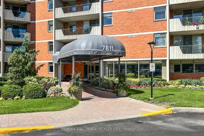 Common Element Condo in Markham