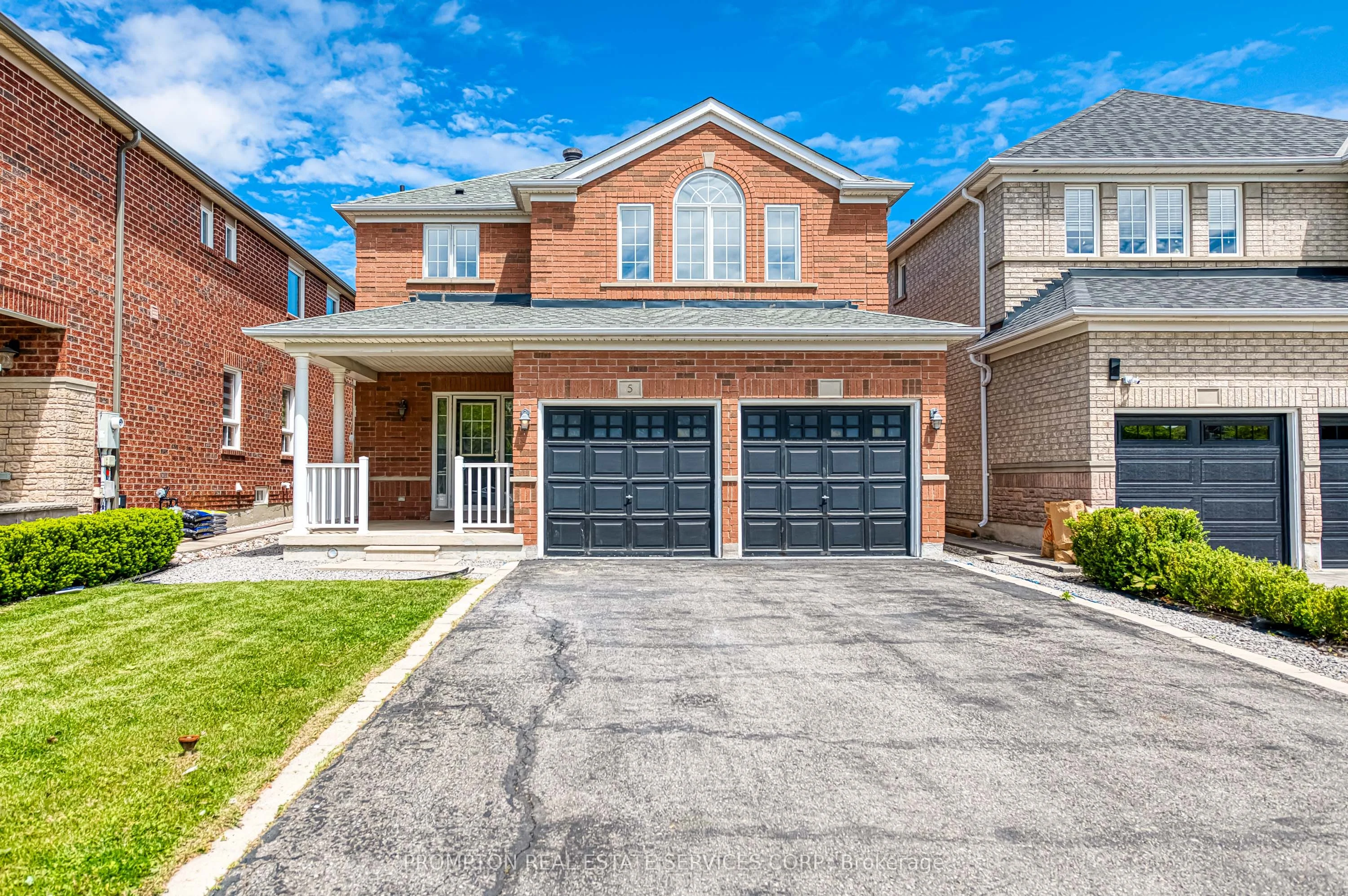 5 Casemount Street, Aurora, ON L4G 7V6