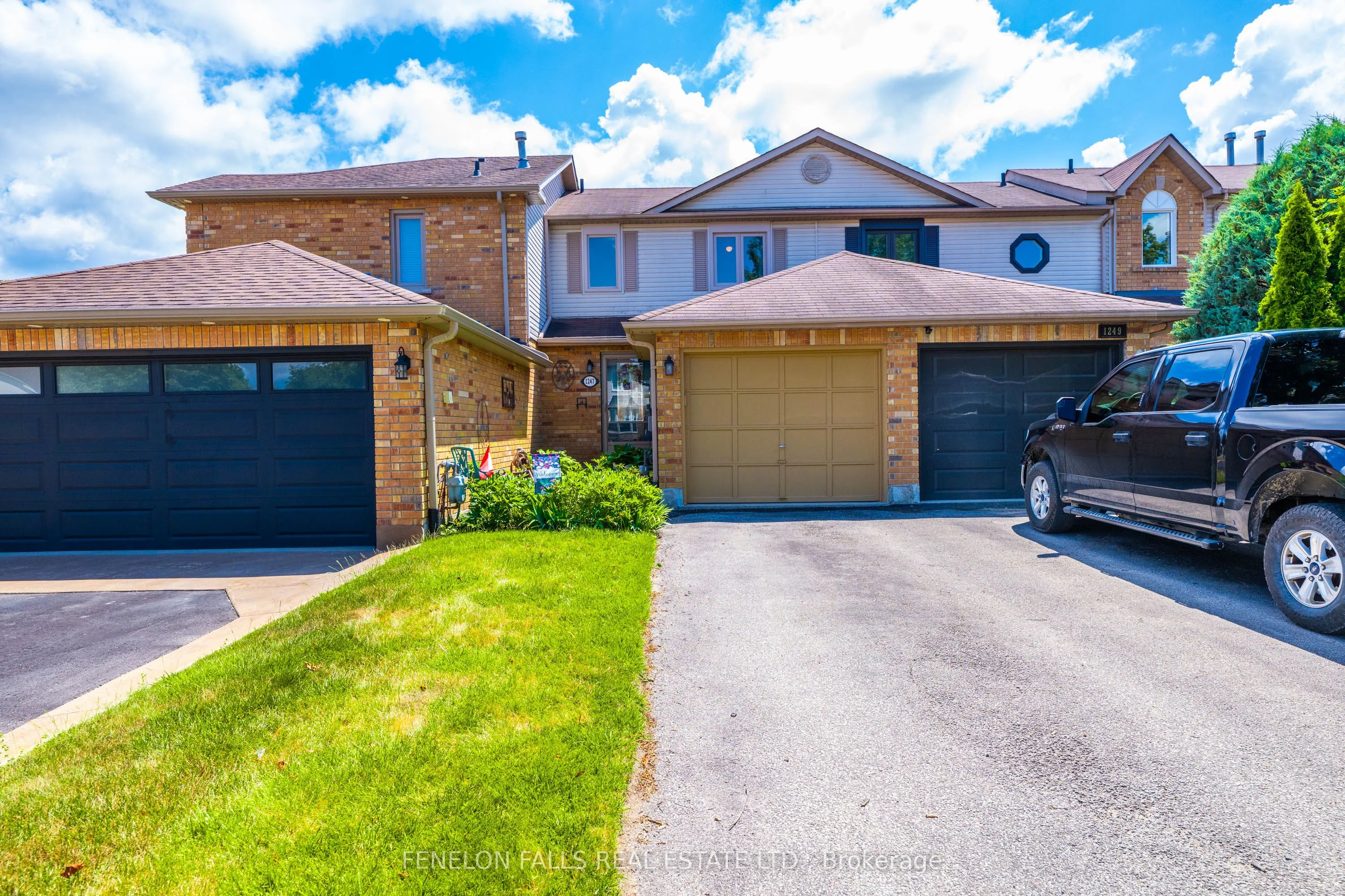 Att/Row/Townhouse in Innisfil