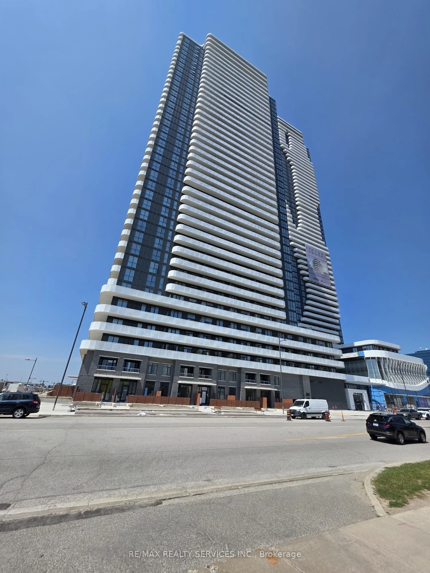 Condo Apartment in Vaughan