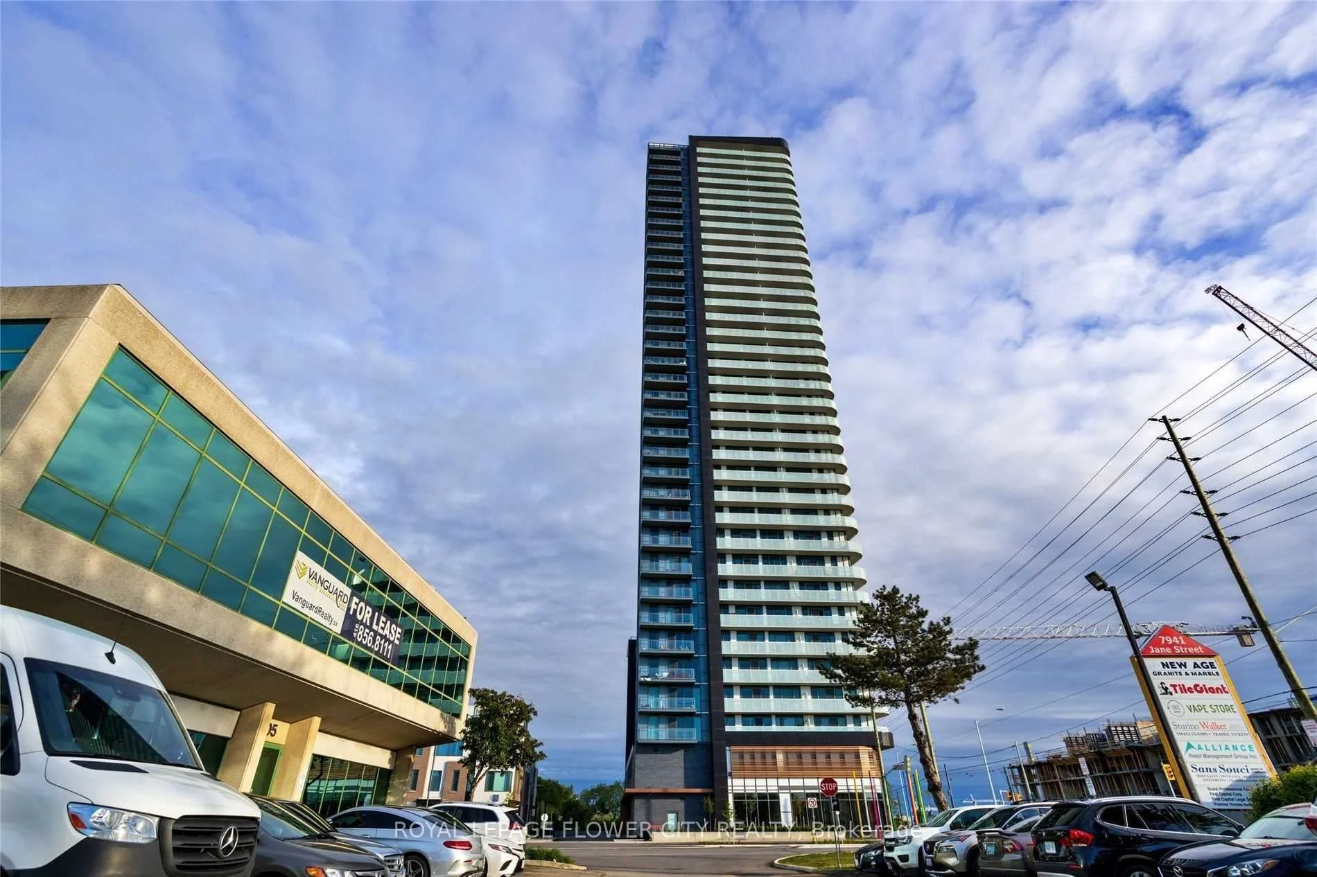 Condo Apartment in Vaughan
