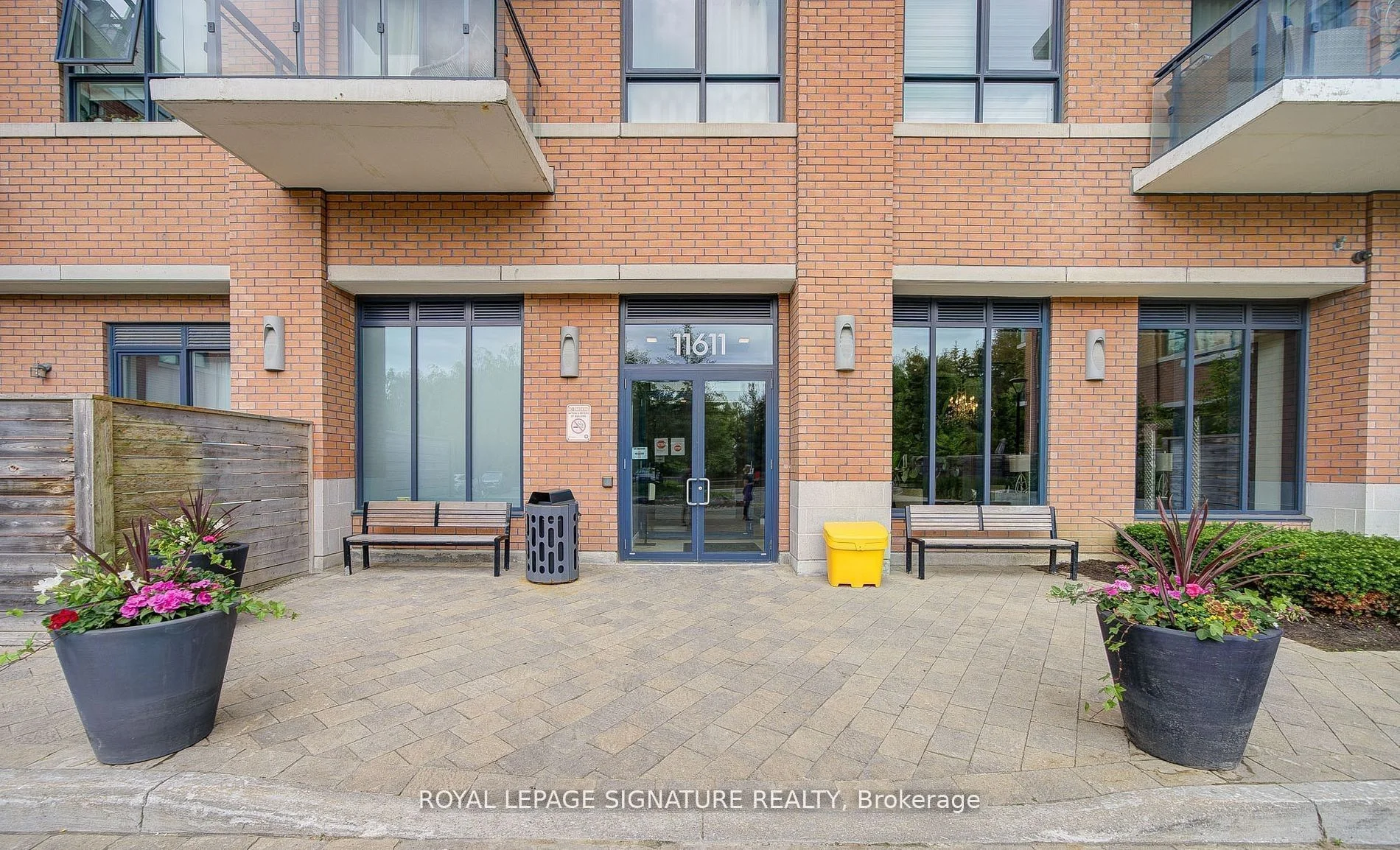 Condo Apartment in Richmond Hill