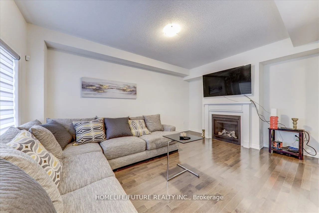 21 Valleo Street, Georgina, ON L4P 0J8