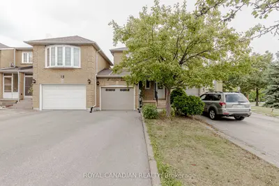 Att/Row/Townhouse in Vaughan