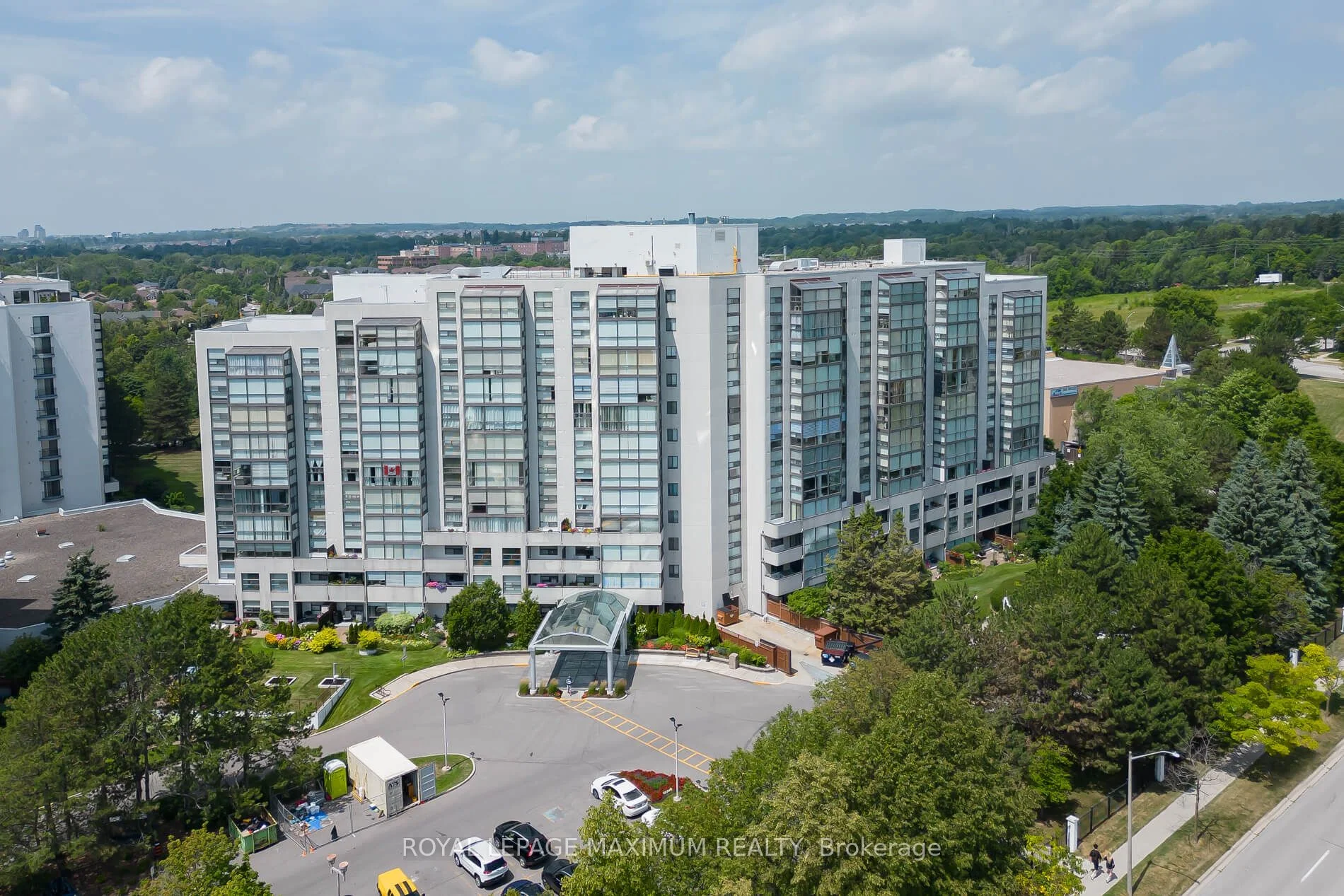 Condo Apartment in Richmond Hill
