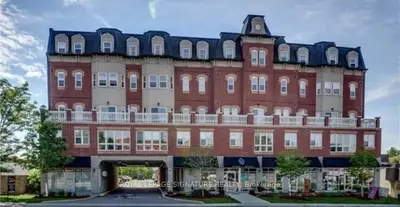 Condo Apartment in Aurora