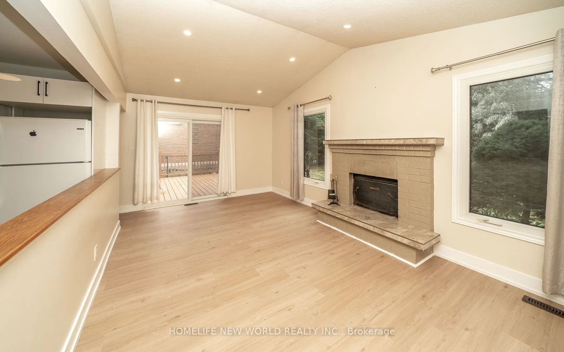 296 John Bowser Crescent, Newmarket, ON L3Y 7N8
