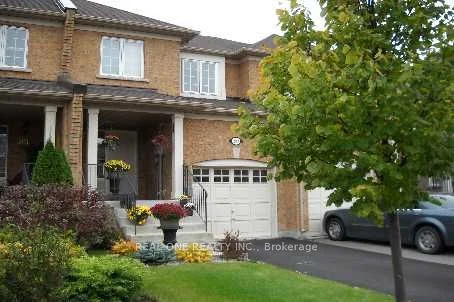 203 Banbrooke Crescent, Newmarket, ON L3X 2W7