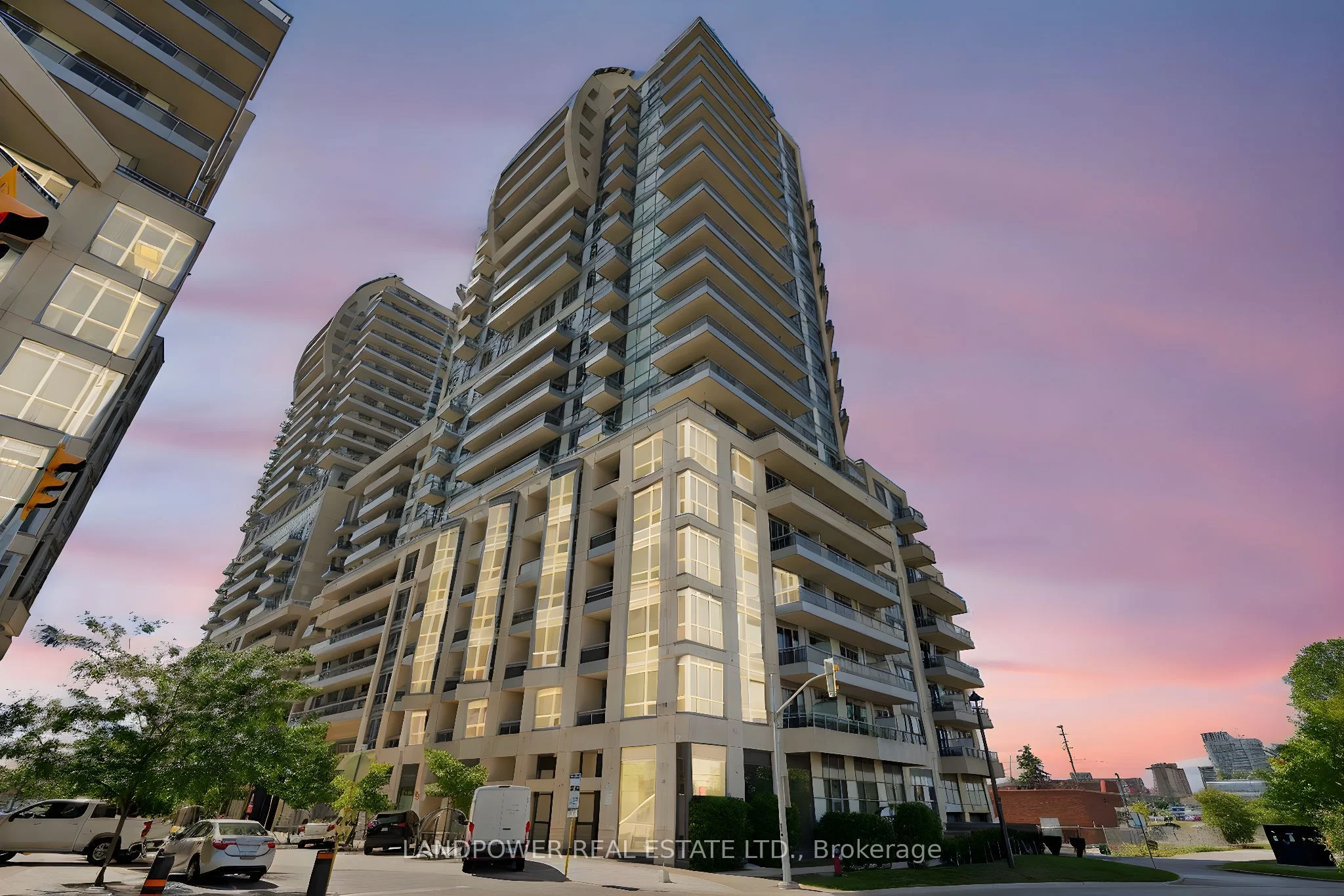 Condo Apartment in Richmond Hill
