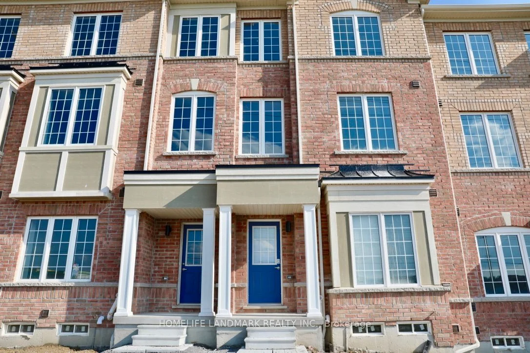 245 Harding Park Street, Newmarket, ON L3Y 0E3